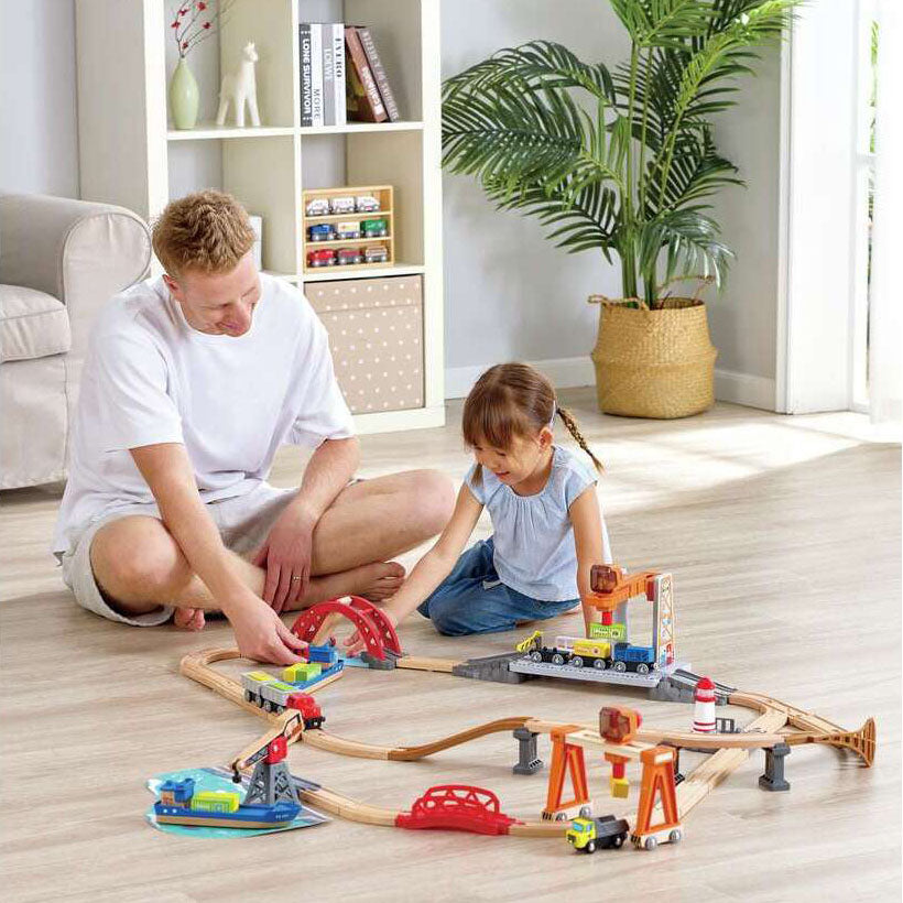 Set De Tren De Carga Marítima Y Ferroviaria HAPE – 43 Piezas Con Grúa Giratoria, Faro Intermitente, Barco, Rieles Y Locomotora