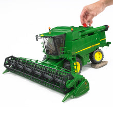 Load image into Gallery viewer, John Deere T670i toy combine harvester