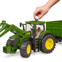 Cargar imagen en el visor de la galería, Tractor de juguete John Deere 7R 350 con cargador frontal y remolque
