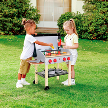Cargar imagen en el visor de la galería, Barbacoa infantil de madera Gourmet Grill Hape con accesorios