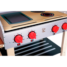 Cargar imagen en el visor de la galería, Barbacoa infantil de madera Gourmet Grill Hape con accesorios