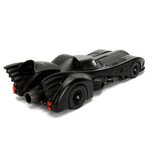 Cargar imagen en el visor de la galería, Coche Batmóvil 1989 de metal 1:24 con figura Batman – Jada Toys