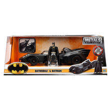 Cargar imagen en el visor de la galería, Coche Batmóvil 1989 de metal 1:24 con figura Batman – Jada Toys