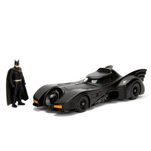 Cargar imagen en el visor de la galería, Coche Batmóvil 1989 de metal 1:24 con figura Batman – Jada Toys