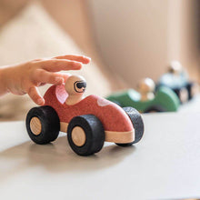 Cargar imagen en el visor de la galería, Coche de juguete de corcho y madera E-Cork Racer de Korko - Rojo