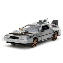 Cargar imagen en el visor de la galería, Coche DeLorean Time Machine — Regreso al Futuro III (1885) – Jada Toys