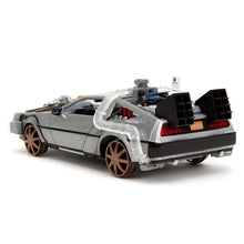 Cargar imagen en el visor de la galería, Coche DeLorean Time Machine — Regreso al Futuro III (1885) – Jada Toys