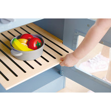 Cargar imagen en el visor de la galería, Cocina Infantil Deluxe Hape de Madera con Agua Corriente, Luces y Sonidos