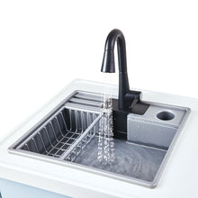Cargar imagen en el visor de la galería, Cocina Infantil Deluxe Hape de Madera con Agua Corriente, Luces y Sonidos