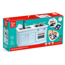Cargar imagen en el visor de la galería, Cocina Infantil Deluxe Hape de Madera con Agua Corriente, Luces y Sonidos