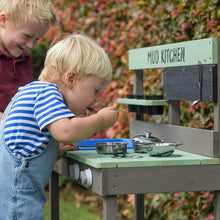 Load image into Gallery viewer, Cocinita infantil de madera para exterior Mud Kitchen