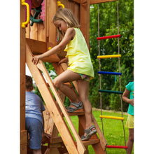 Cargar imagen en el visor de la galería, Tobogán Tip Top color Teca con rocódromo y escalera