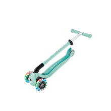 Carregar imatge al visor de la galeria, Patinet evolutiu Globber Go Up Active Llums 360 - Menta