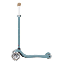 Cargar imagen en el visor de la galería, Patinete infantil Globber Primo Lights Signature Azul Ceniza con ruedas LED