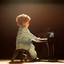Load image into Gallery viewer, Piano infantil Hape con Taburete