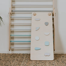 Carregar imatge al visor de la galeria, Rampa Pikler de fusta Leg&Go - Pastel