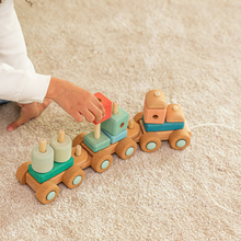 Cargar imagen en el visor de la galería, Juguete de arrastre Tren de corcho natural Korko