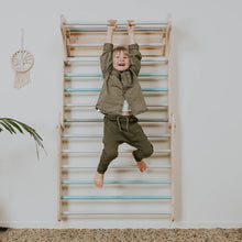 Carregar imatge al visor de la galeria, Triangle Pikler + Paret Sueca 2 en 1 - Pastel