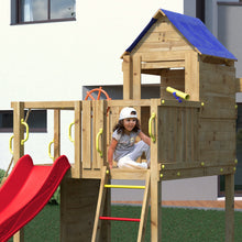 Cargar imagen en el visor de la galería, casita de madera con tobogán para jardín