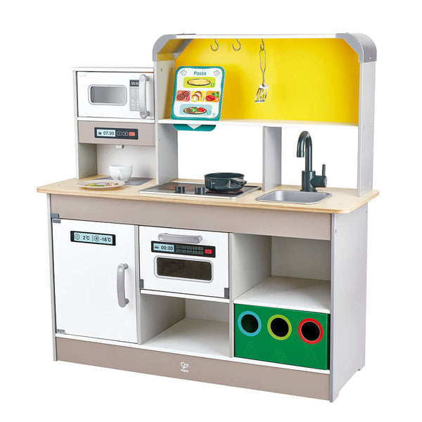 Deluxe kitchen with fryer