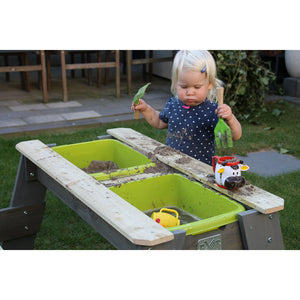 Sand and water table with Picnic and Aksent Bench