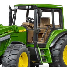 Carregar imatge al visor de la galeria, Tractor de joguina John Deere 6920 amb carregador frontal
