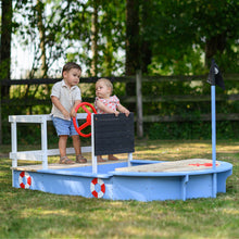 Cargar imagen en el visor de la galería, Arenero con diseño de barco - Capitán
