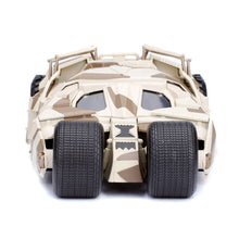 Cargar imagen en el visor de la galería, Vehículo Batmóvil Camuflaje 2008 – El Caballero Oscuro – Jada Toys
