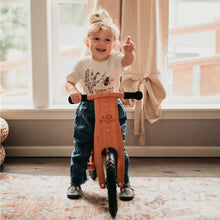 Carregar imatge al visor de la galeria, Bicicleta d´equilibri de fusta Kinderfeets - Bambú
