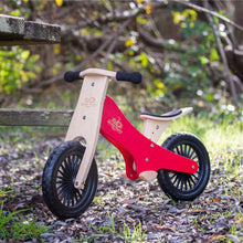 Cargar imagen en el visor de la galería, Bicicleta de equilibrio de madera Kinderfeets - Rojo
