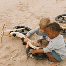 Cargar imagen en el visor de la galería, Bicicleta de equilibrio evolutiva Leg&amp;Go
