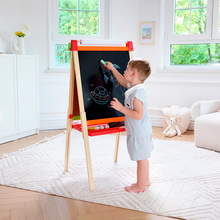 Carregar imagem no visualizador da galeria, Pizarra para pintar el Pequeño Artista de Hape con accesorios
