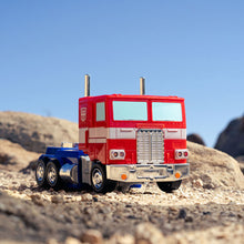 Cargar imagen en el visor de la galería, Camión Radiocontrol Transformers Optimus Prime Converting – Jada Toys
