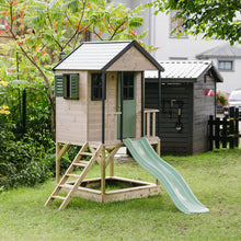 Carregar imagem no visualizador da galeria, Casita Infantil de Madera Adventure Cottage con Plataforma y Tobogán
