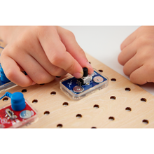 Cargar imagen en el visor de la galería, Juego de electrónica Circuit Explorer Lab Kit – Hape
