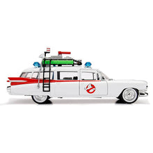 Carregar imagem no visualizador da galeria, Coche Cazafantasmas ECTO-1 Metálico Escala 1:24
