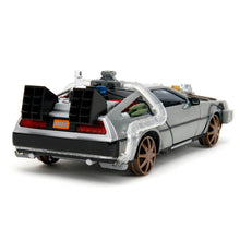 Cargar imagen en el visor de la galería, Coche DeLorean Time Machine — Regreso al Futuro III (1885) – Jada Toys
