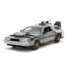 Cargar imagen en el visor de la galería, Coche DeLorean Time Machine — Regreso al Futuro III (1885) – Jada Toys
