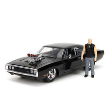Carregar imatge al visor de la galeria, Coche Dodge Charger Fast &amp; Furious con figura Dominic Toretto - Escala 1:24
