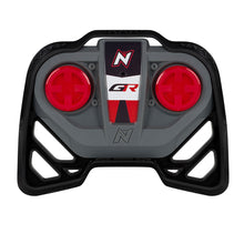 Carregar imatge al visor de la galeria, Coche Radio Control Red Bull Toyota GR Dakar Escala 1:12 - Nikko
