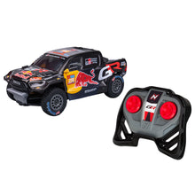 Carregar imatge al visor de la galeria, Coche Radio Control Red Bull Toyota GR Dakar Escala 1:18 - Nikko
