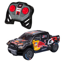 Carregar imatge al visor de la galeria, Coche Radio Control Red Bull Toyota GR Dakar Escala 1:18 - Nikko
