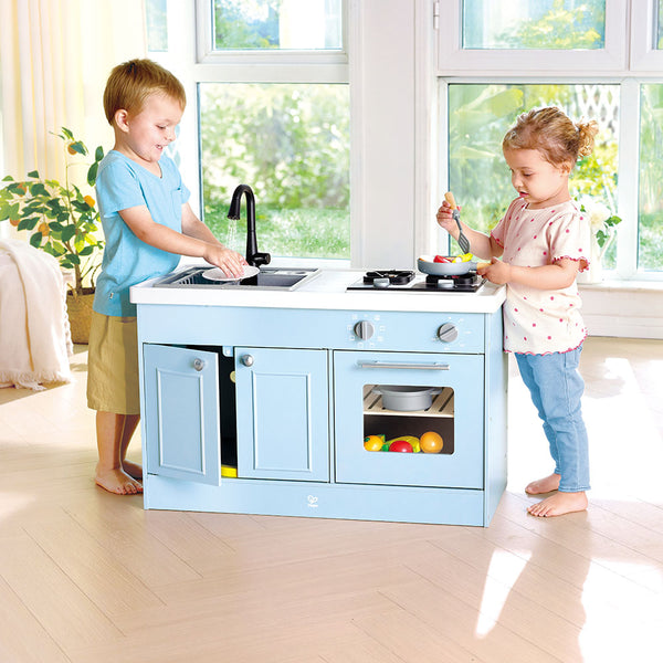 Cozinha Infantil Deluxe Hape em Madeira com Água Corrente, Luzes e Sons