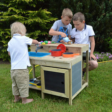 Load image into Gallery viewer, Cocina Infantil Exterior Wendi Kitchen Bar con Taburetes
