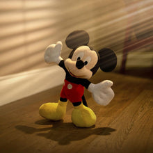 Carregar imatge al visor de la galeria, Ninot de peluix Mickey Mouse 35 cm
