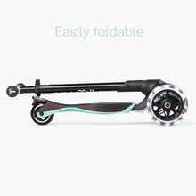 Cargar imagen en el visor de la galería, Patinete Evolutivo SmarTrike Xtend Scooter+Ride On Soft Green
