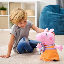 Cargar imagen en el visor de la galería, Peluche Mamá Pig con Evie Peppa Pig 33 cm
