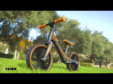 Carregar i reproduir el vídeo en el visor de la galeria, Bicicleta sense Pedals Feber Balance Bike
