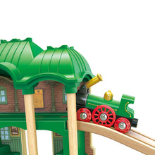 Carregar imagem no visualizador da galeria, Set de Tren Retro de Madera con Estación Hape

