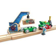 Carregar imagem no visualizador da galeria, Set de Tren Retro de Madera con Estación Hape
